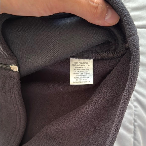 ⛳️Eastern Mountain Black Fleece Vest Size large in ALMOST NEW condition. - Picture 3 of 5